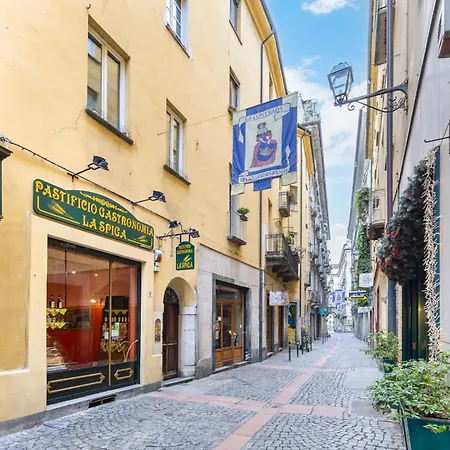 Historical Mercanti, Center